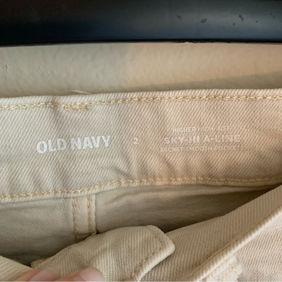Old Navy Beige Sky-High A-Line Shorts Size 2 - Picture 2 of 3